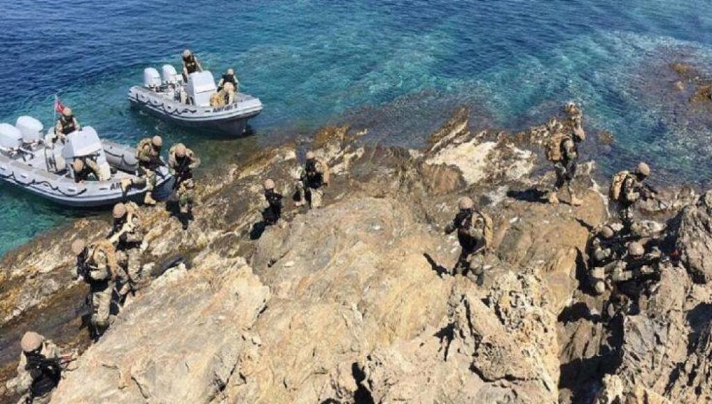 Το τουρκικό Ναυτικό δίνει φωτογραφίες στη δημοσιότητα από απόβαση κομάντος της SAT-SAS σε βραχονησίδα!