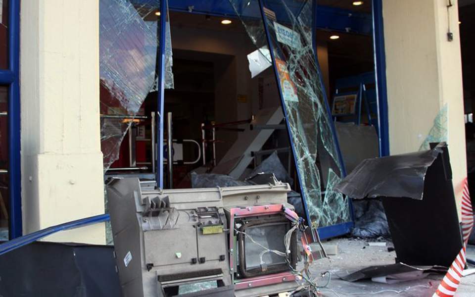 Επίθεση σε ΑΤΜ στην Νέα Ιωνία – Πήραν χρήματα και προκάλεσαν ζημιές
