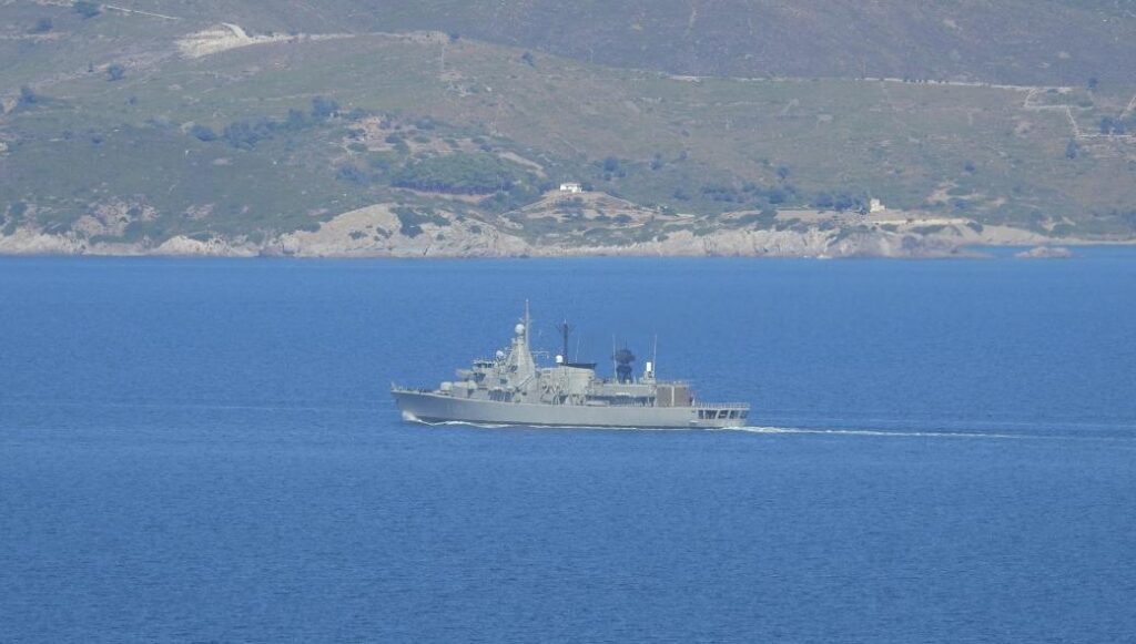 ΠΑΡΜΕΝΙΩΝ 2019: Η φρεγάτα «Ναβαρίνον» στις Οινούσσες (φώτο)