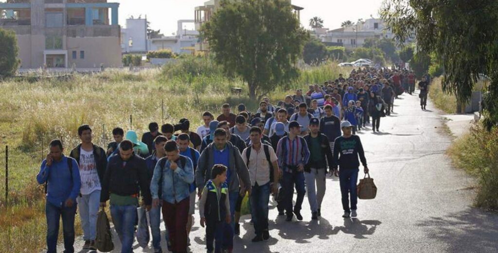 Αλγερινοί «εισβάλουν» στην χώρα από τον αφύλακτο φράχτη του Έβρου και το βιντεοσκοπούν!