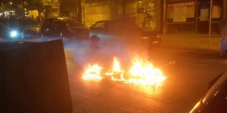 Θεσσαλονίκη: 35χρονος Κούρδος έβαλε φωτιά σε στρώμα και άρπαξε και ο κάδος (φωτο)