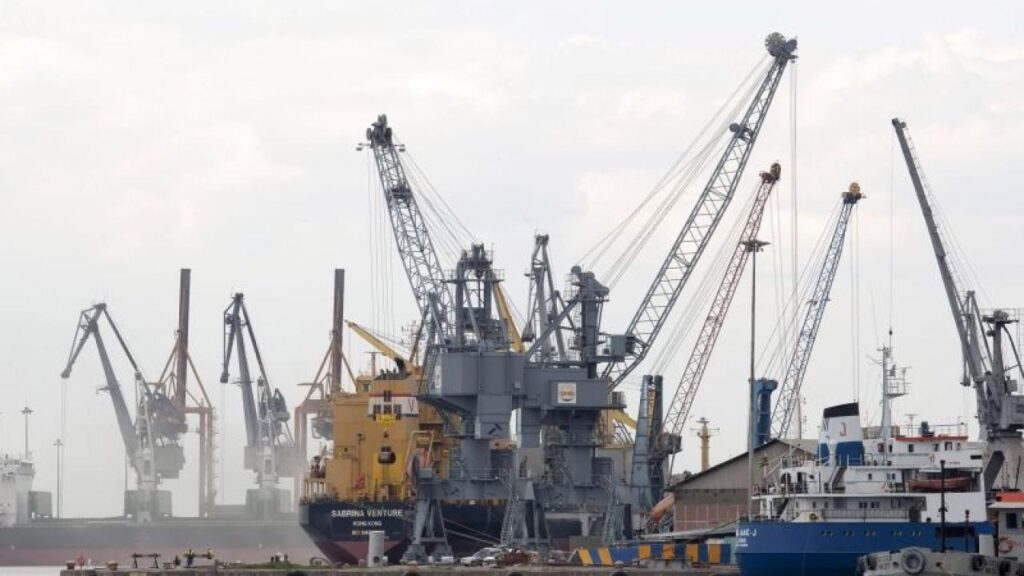 «Τελείωσαν» τον λιμενάρχη Θεσσαλονίκης που συνελήφθη για χρηματισμό – Εμπλέκονται άλλοι 17