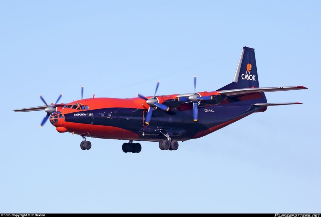 Ουκρανία: Πέντε νεκροί από έκτακτη προσγείωση αεροσκάφους Antonov An-12 (φωτο)