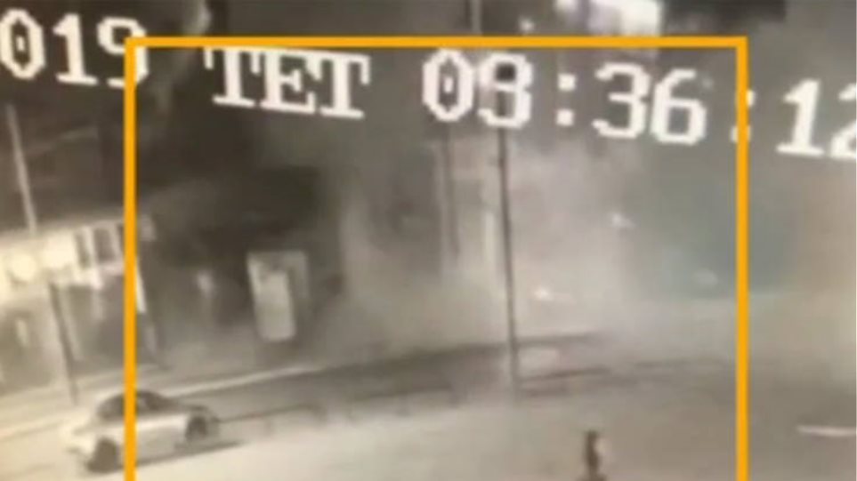 Βίντεο: Η στιγμή της έκρηξης σε νυκτερινό κέντρο στην οδό Πειραιώς