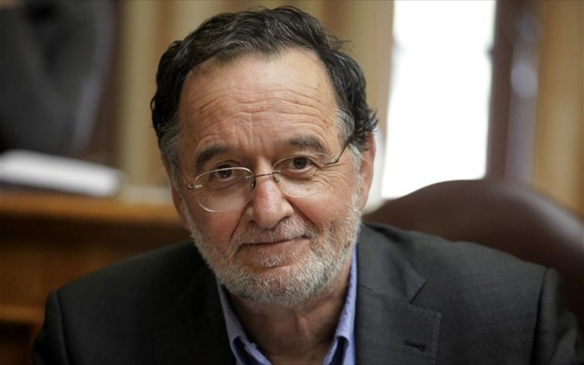 Περιθωριακοί επιτέθηκαν στον Παναγιώτη Λαφαζάνη στα Εξάρχεια -Τον έφτυσαν και τον έσπρωξαν