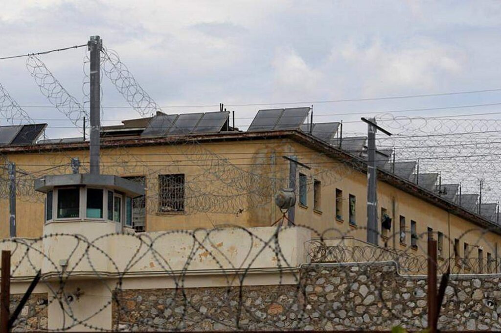 Τα κελιά των φυλακών έχουν μετατραπεί σε… «σούπερ μάρκετ»