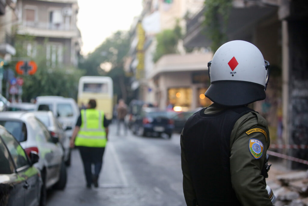 Οι πρώτες εικόνες από την επιχείρηση στα Εξάρχεια – 30 αλλοδαποί κι ένας Έλληνας βρίσκονταν στις καταλήψεις (φώτο)