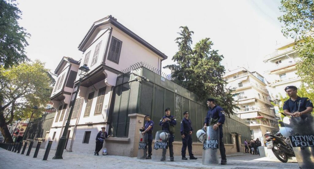 Θεσσαλονίκη: 19 συλλήψεις για διαμαρτυρίες σε τουρκικό προξενείο και αεροδρόμιο – Οδηγούνται στον εισαγγελέα