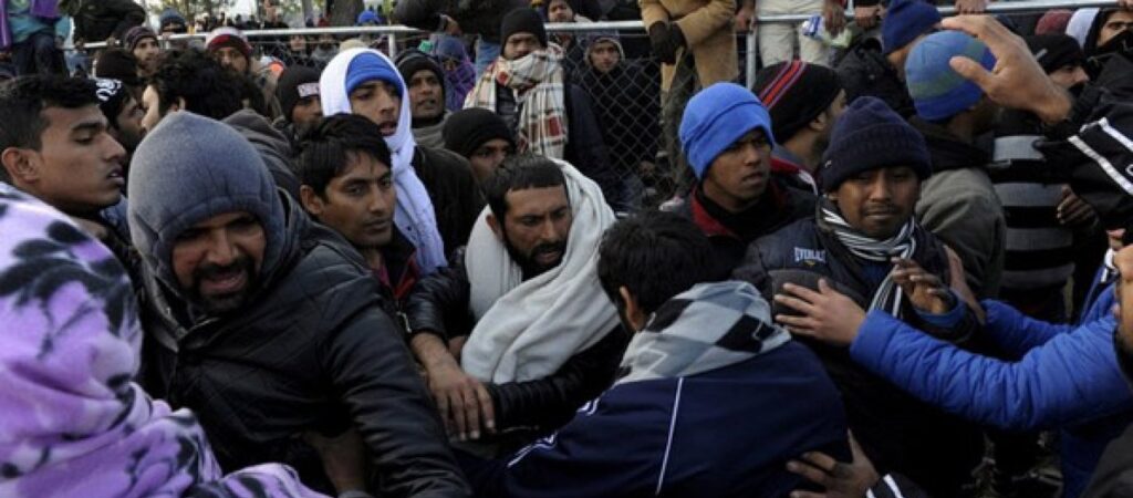 Κατέφθασε νέο «κύμα» αλλοδαπών: Στον Πειραιά το «Νήσος Σάμος» με 57 αλλοδαπούς από Μυτιλήνη και Χίο