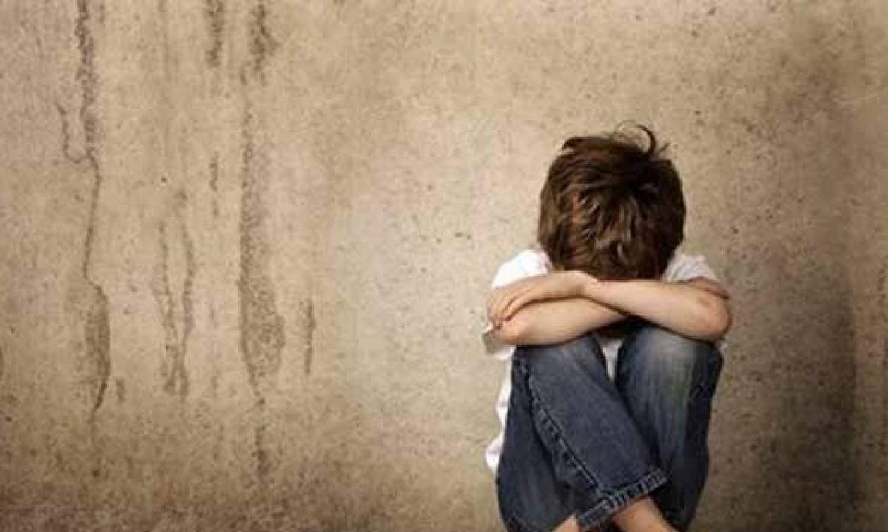 Άνδρας πιάστηκε επ΄ αυτοφώρω με ένα ημίγυμνο αγόρι στο αυτοκίνητο στην Νέα Ιωνία