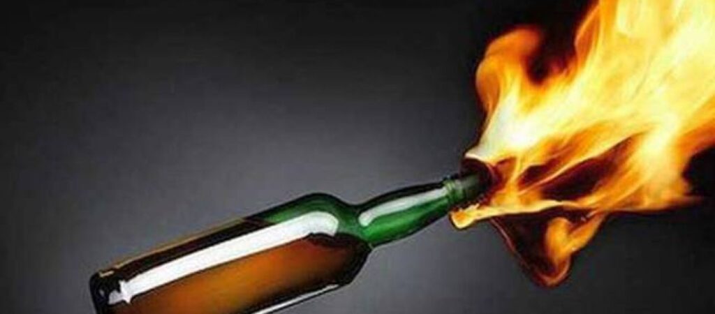 Πάτρα: Έριξαν οκτώ μολότοφ σε Γυμνάσιο – Καταστράφηκε ολοσχερώς το γραφείο του διευθυντή (φωτο)