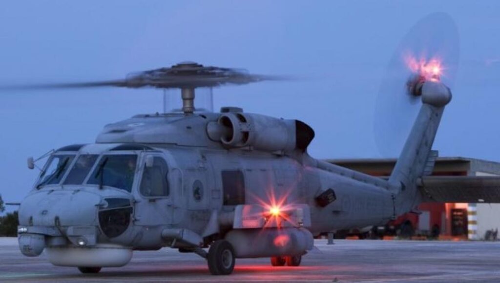 Το «γεράκι του Αιγαίου» σώζει ζωές – Πλάνα από την βραδινή αεροδιακομιδή (βίντεο)