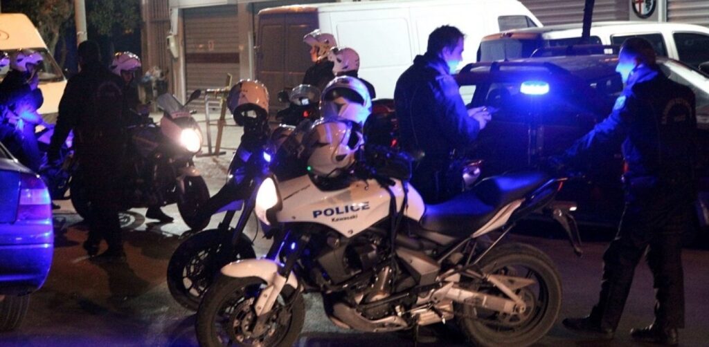 «Καλώς ήρθατε στο Αλγέρι»: Συμπλοκή Αλγερινών στο κέντρο της Αθήνας με σπαθιά! (βίντεο)