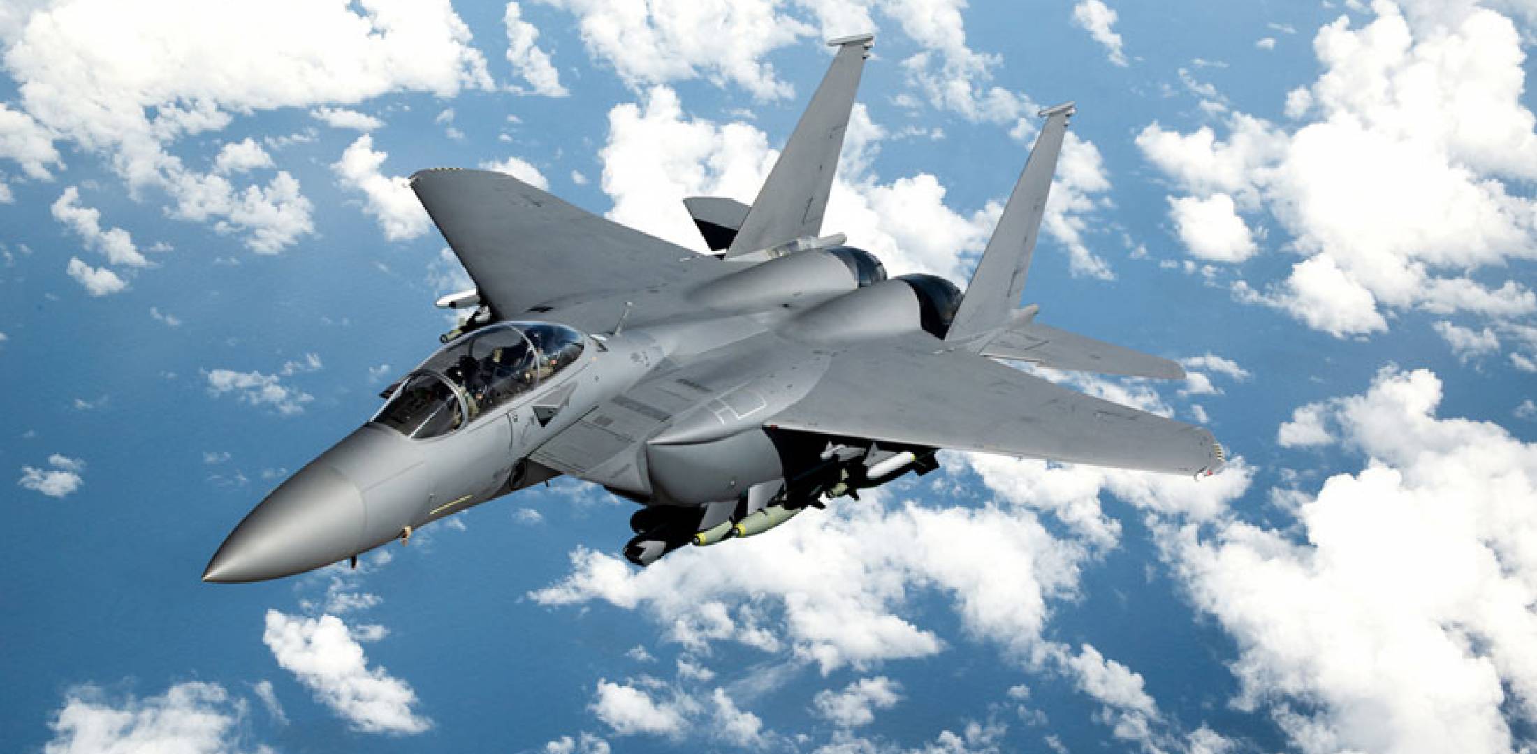 Βίντεο: Σαουδαραβικά F-15S συνοδεύουν αμερικανικό βομβαρδιστικό B-52H