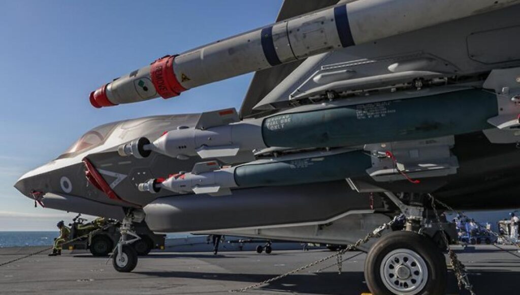 F-35B του βρετανικού Ναυτικού με βλήματα AIM-132 ASRAAM