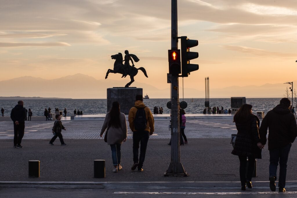 «Έρχονται» πρόστιμα και για τους πεζούς – Πότε θα τους «κόβει» κλήσεις η Τροχαία;
