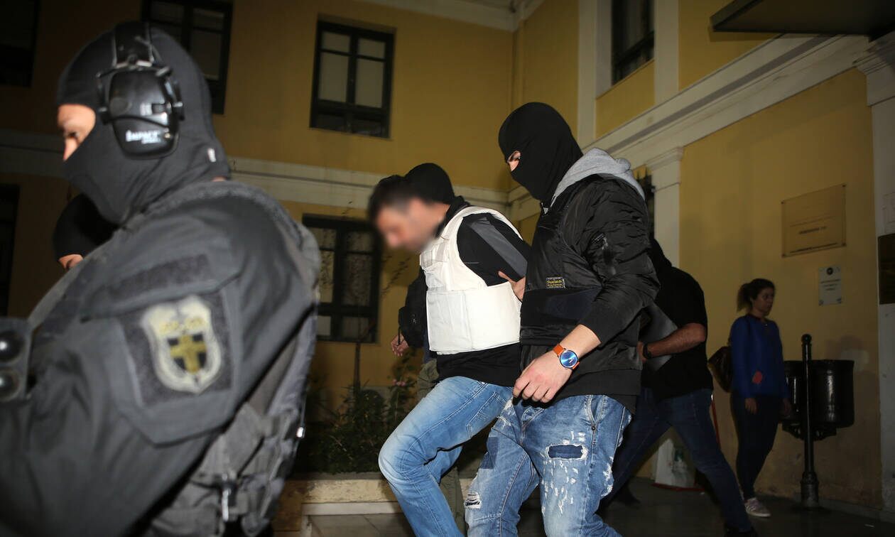 «Επαναστατική Αυτοάμυνα»: Υποψίες για δύο ασύλληπτα μέλη – Περιμένουν τα αποτελέσματα από τα αποτυπώματα