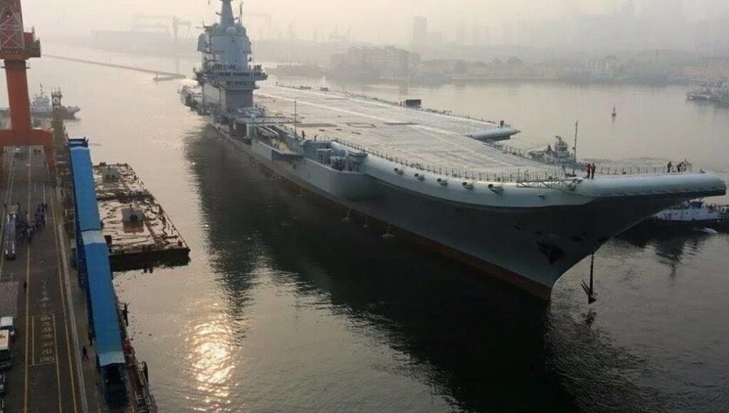 Το νέο κινεζικό αεροπλανοφόρο έπλευσε στη νότια Σινική θάλασσα (βίντεο-φώτο)