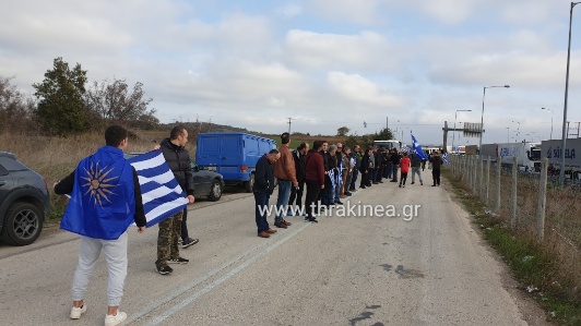 Μεγάλη η προσέλευση του κόσμου στη συγκέντρωση  κατά των παράνομων μεταναστών στο τελωνείο των Κήπων (βίντεο-φωτο)
