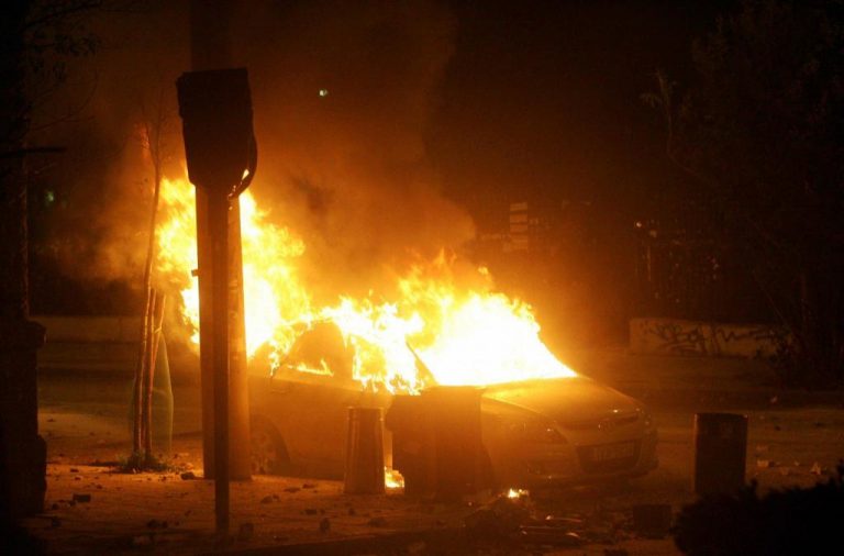 Εμπρηστική επίθεση στον Ταύρο: Στάχτη έγινε αυτοκίνητο