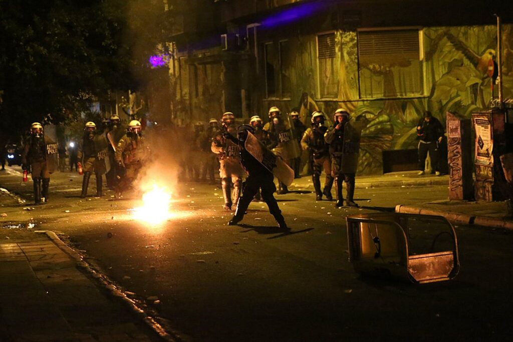 Ποινική δίωξη για κακουργήματα σε  δώδεκα συλληφθέντες για τα  επεισόδια στα Εξάρχεια