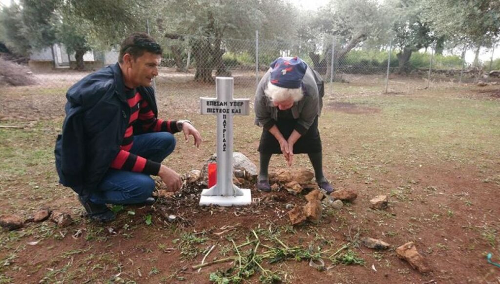 Β.Ήπειρος: Το ΥΠΕΘΑ έβαλε σταυρούς στους τάφους ηρώων του Αλβανικού Μετώπου (βίντεο)