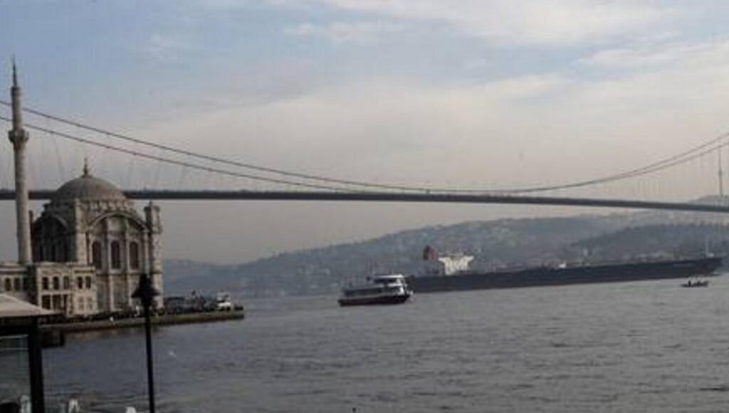 Τουρκία: Σύγκρουση αλιευτικού με πετρελαιοφόρο στον Βόσπορο – Τρεις αγνοούμενοι