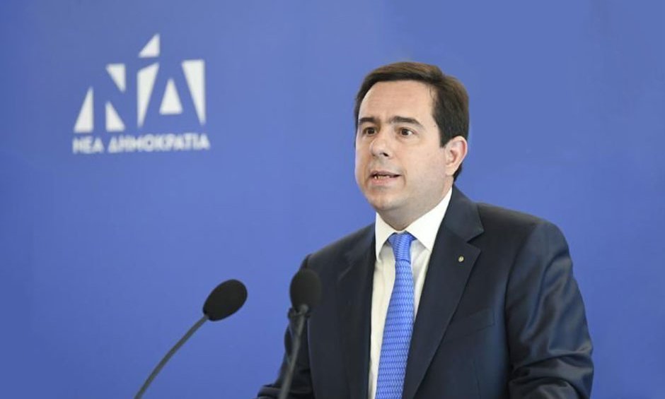 Επίθεση στον υφ. Εργασίας Ν.Μηταράκη από οργισμένους πολίτες της Χίου: Διαμαρτύρονται για την αλλοίωση του πληθυσμού
