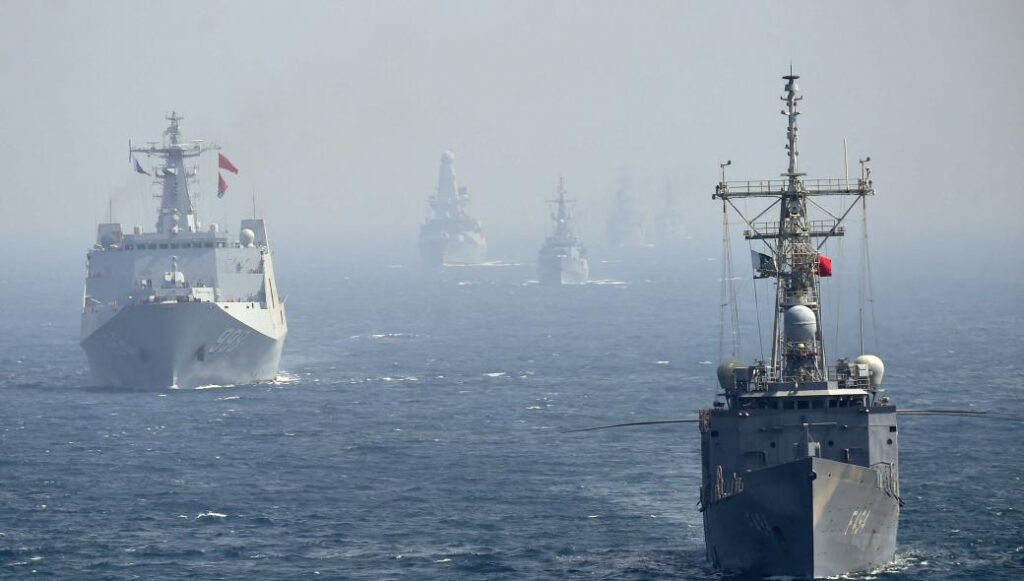 Ρωσικό, κινεζικό και ιρανικό Ναυτικό ασκούνται με πραγματικά πυρά στον Κόλπο του Ομάν