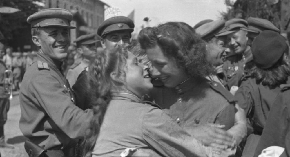 Μόσχα κατά Βαρσοβίας και Κιέβου για Β΄ΠΠ: «Προσπαθούν να ξαναγράψουν την ιστορία»