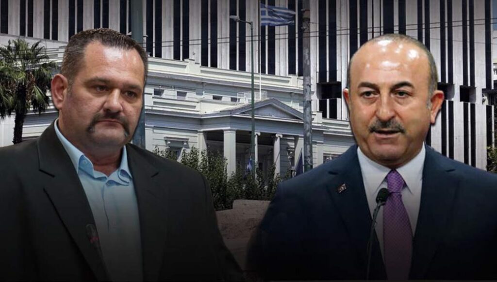 Η κυβέρνηση καταδίκασε το σκίσιμο της τουρκικής σημαίας αλλά όχι τις δηλώσεις Τσαβούσογλου