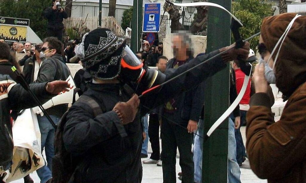 «Τοξοβόλος τους Συντάγματος»: Θα λήστευε τράπεζα στην Τρίπολη την ημέρα που συνελήφθη