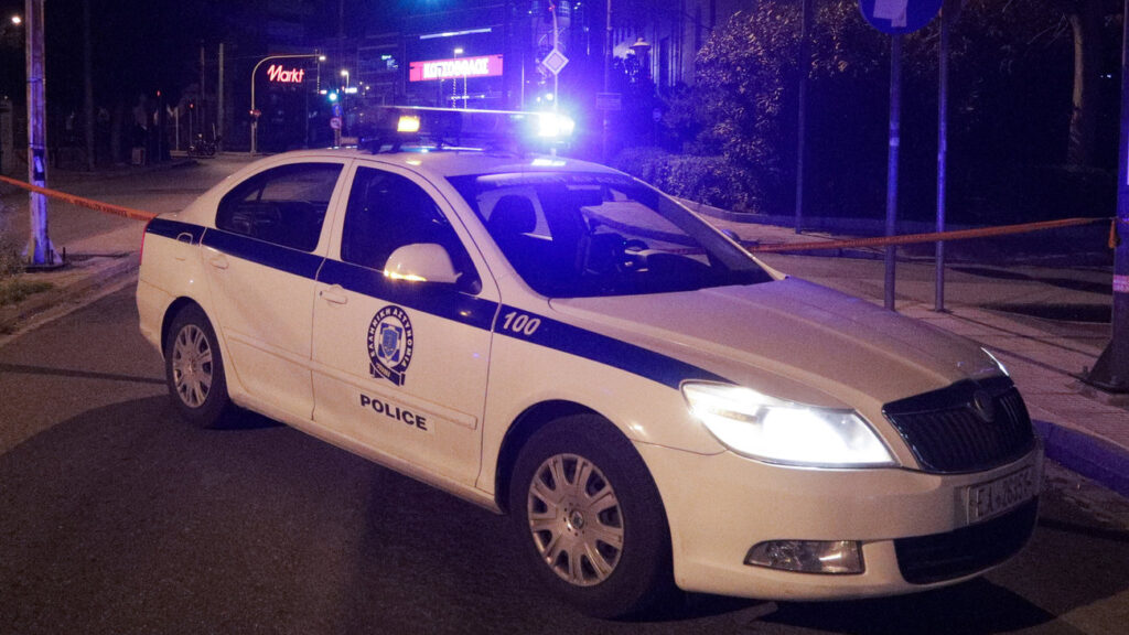 Ηλιούπολη: Νέα στοιχεία για τον 47χρονο που πήγε να σκοτώσει την αδερφή του – Εκτός από αλυσοπρίονο είχε και τσεκούρι