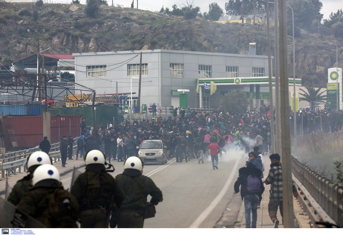 Μόρια: Κτυπούν τις καμπάνες των εκκλησιών για βοήθεια οι κάτοικοι – Αλλοδαποί «αιτούντες άσυλο» εισέβαλαν στο χωριό