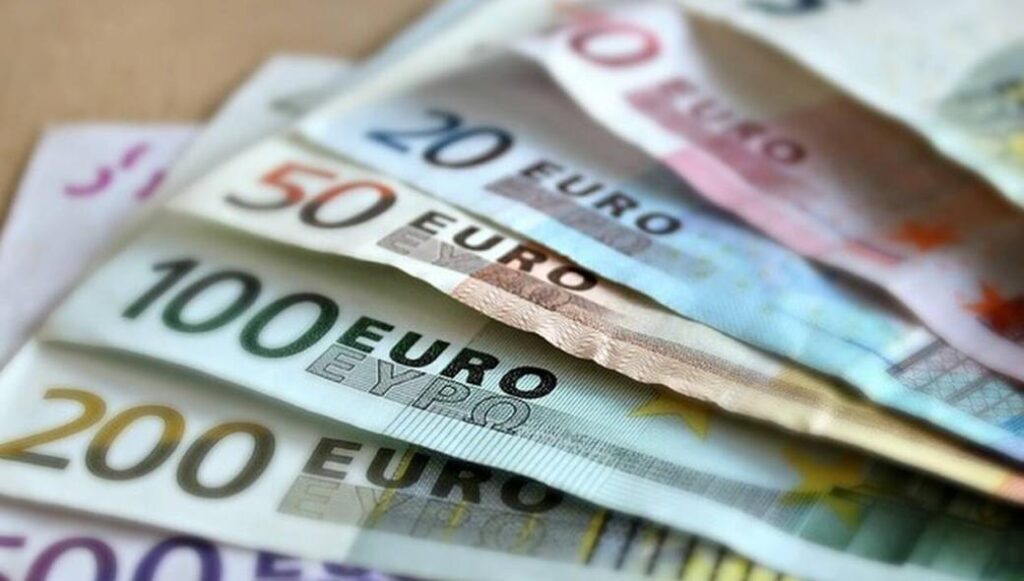 Τρίκαλα: Aπατεώνες ξάφρισαν 7.000 ευρώ από ηλικιωμένο παριστάνοντας τους υπάλληλους της ΔΕΗ