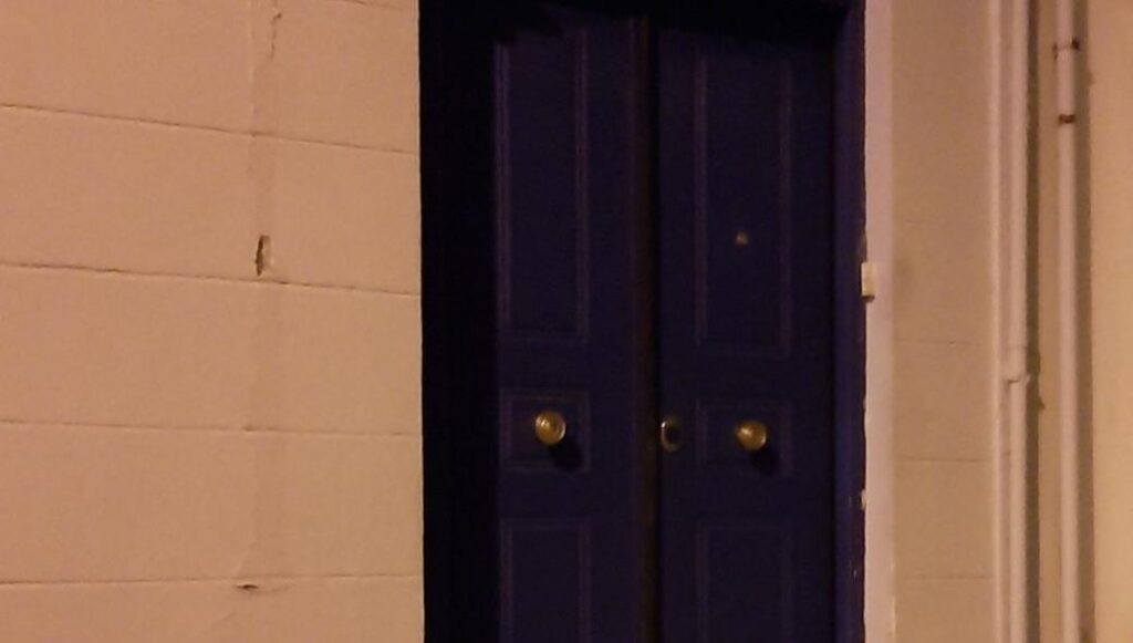 Ρουβίκωνας: Έκανε παρέμβαση στο ιατρείο του ψυχιάτρου που διέγνωσε με ψυχική νόσο τον Α. Φλώρο