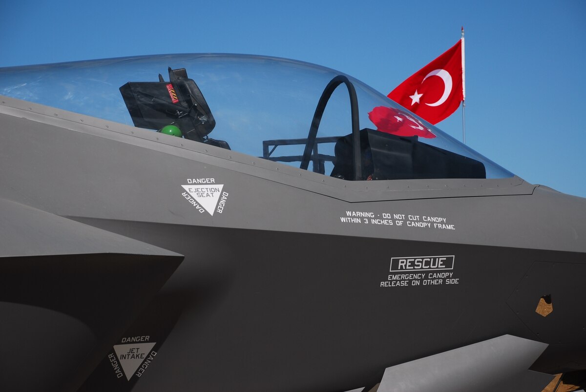 Οι ΗΠΑ ελπίζουν ακόμη για S-400 και F-35: «Οι τριβές στις σχέσεις Μόσχας-Άγκυρας μπορεί να αλλάξουν το παιχνίδι»