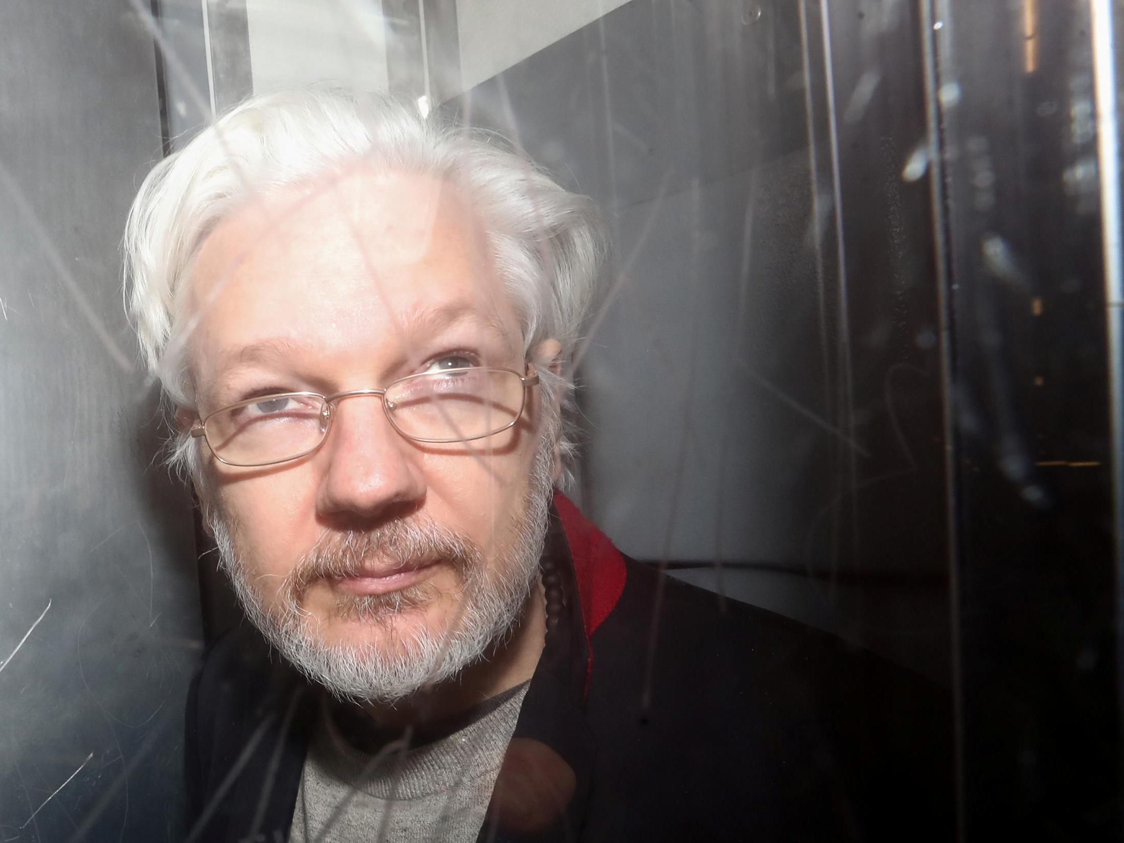 Μπλόκαραν τον λογαριασμό στο twitter του WikiLeaks πριν από την ακροαματική διαδικασία του Ασάνζ
