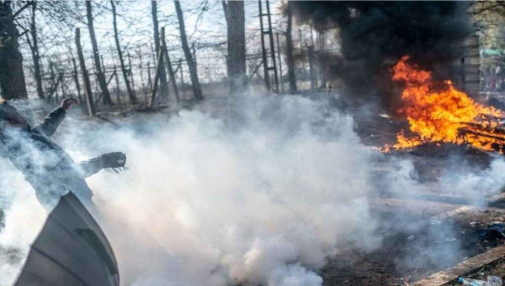 Έκτακτο: Αλλοδαποί έβαλαν φωτιά σε δασική έκταση σε χωριό του Έβρου – Δεν έχει φτάσει ακόμα η πυροσβεστική (βίντεο)