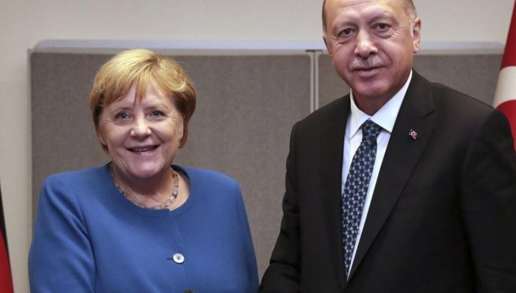 Σε αμηχανία η Α. Μέρκελ για το μεταναστευτικό: «Να συζητήσουμε με την Τουρκία»