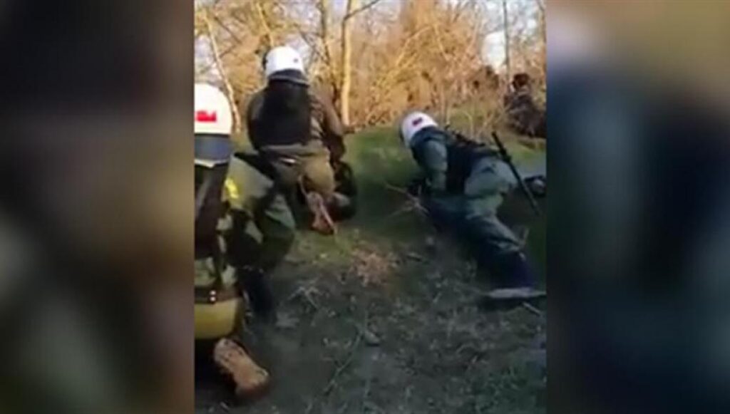 Τα ΜΑΤ  απάντησαν στα τουρκικά πυρά με βολές πάνω από τα κεφάλια των Τούρκων! (βίντεο)