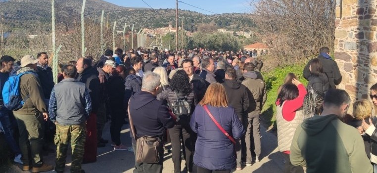 Χίος: Δεν υποχωρούν οι κάτοικοι για τις κλειστές δομές – Συνεχίζονται τα μπλόκα μέχρι και την Πέμπτη