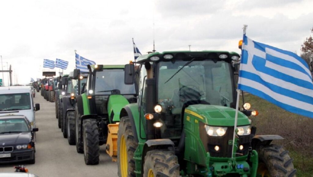 Έβρος: Αγρότες με τρακτέρ στα σύνορα – Αποτρέπουν τους αλλοδαπούς με αναμμένα φώτα και κόρνες (βίντεο)