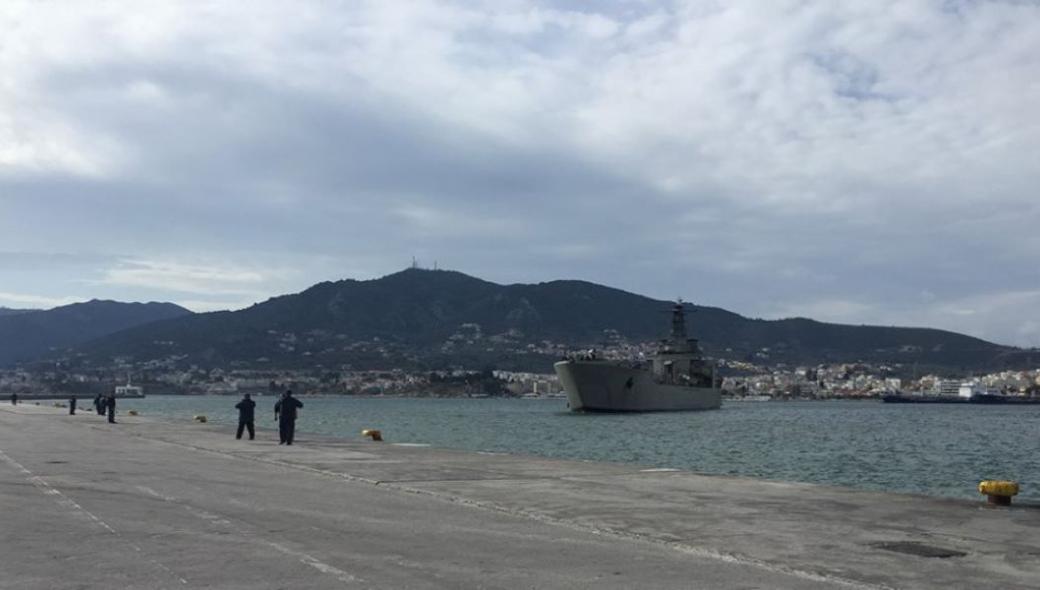 Μυτιλήνη: Στο λιμάνι το αρματαγωγό που θα μεταφέρει τους αλλοδαπούς σε κλειστά προαναχωρησιακά κέντρα (βίντεο)