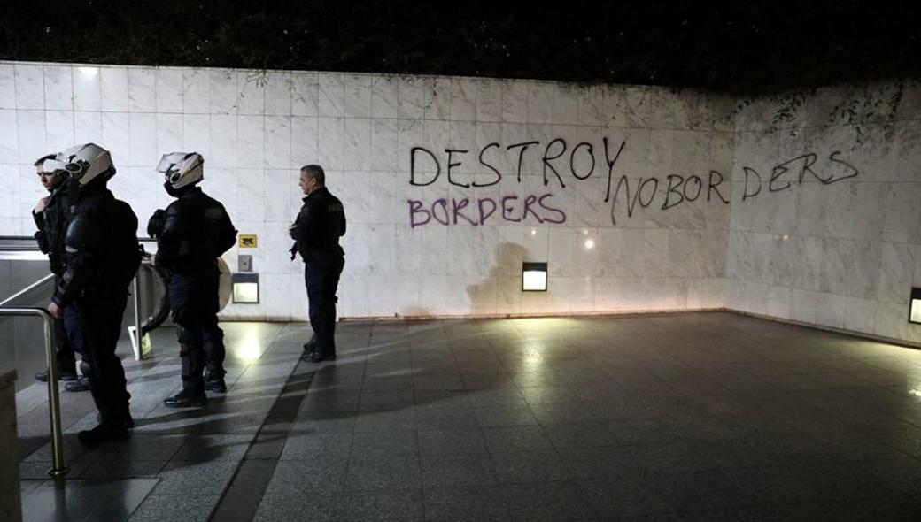 Βανδαλισμοί στο Μετρό «Ακρόπολη»: Δέκα αλλοδαποί ανάμεσα στους 43 συλληφθέντες