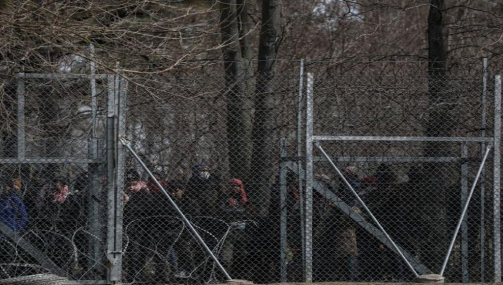 Έβρος: Έβαλαν «μπρος» οι ελληνικές μηχανές – Επιδιορθώνονται οι ζημιές στον φράκτη (βίντεο)