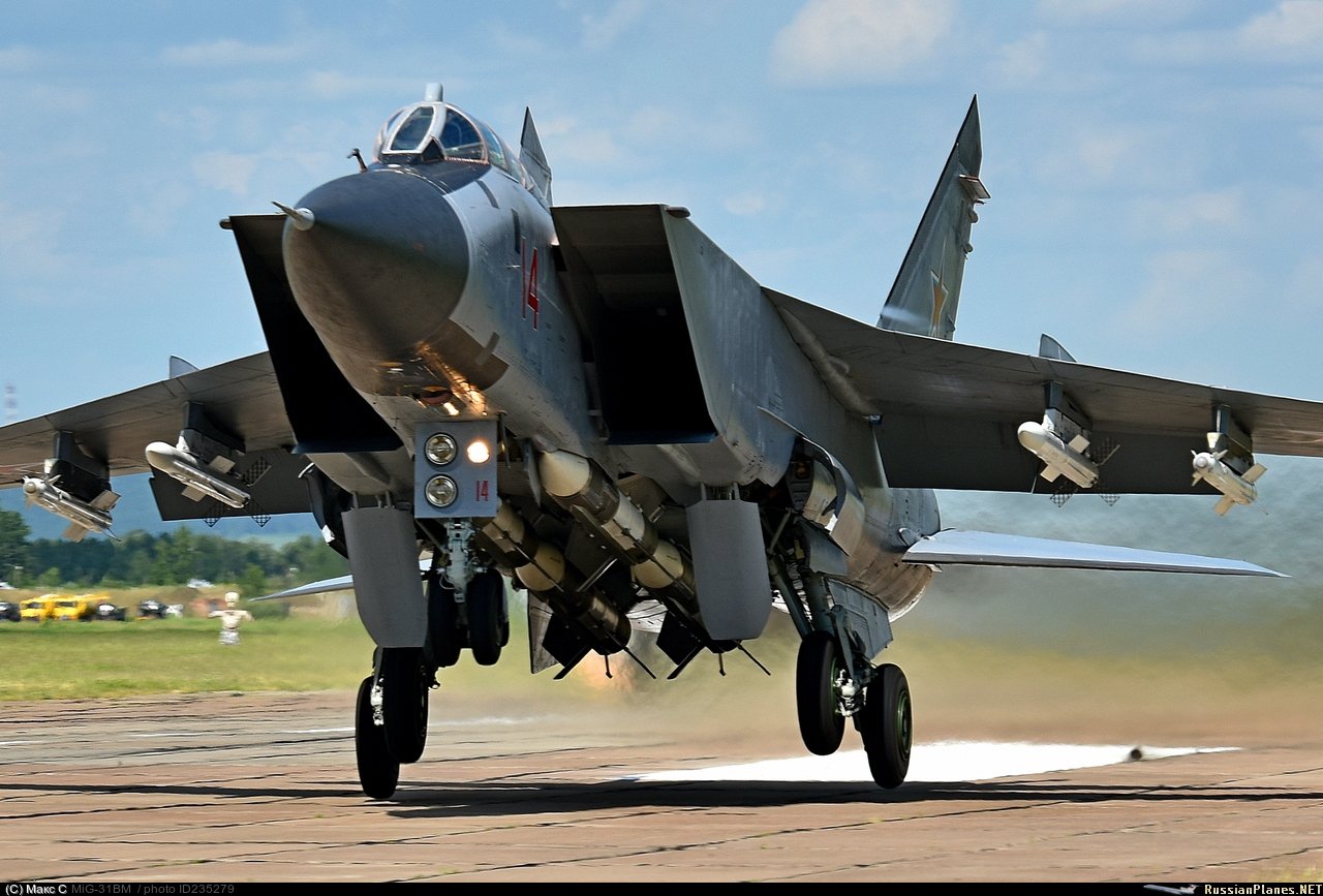 Ρωσικός βορράς: Su-24 και MiG-31BM πραγματοποιούν συνεχείς ασκήσεις