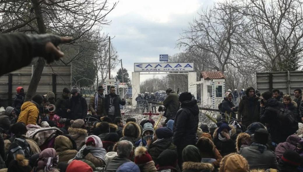 Σπεύδουν για να «συλληφθούν» από τις ελληνικές αρχές οι αλλοδαποί – Τούρκοι: «Δεν πρόκειται να σας απελάσουν»