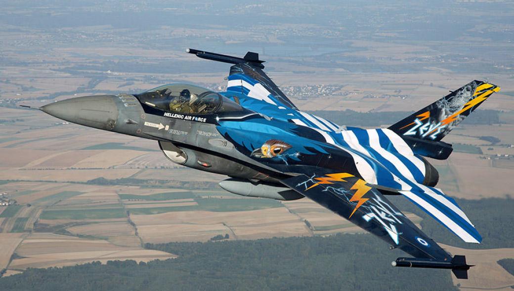 F-16 σε εντυπωσιακούς ελιγμούς (βίντεο)
