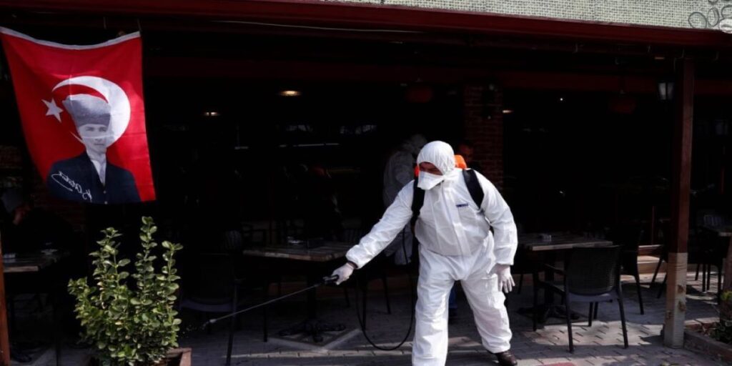 Τουρκία: Εφιαλτικά σενάρια για τον εκτιμώμενο αριθμό κρουσμάτων και θανάτων